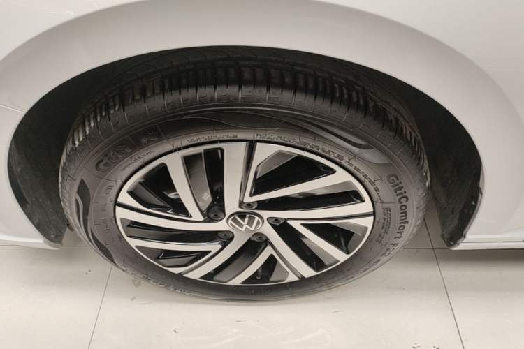 Used Volkswagen Lavida 2024 1.5L Automatic Starry Sky 5 Million Edition Left Front Wheel Hub