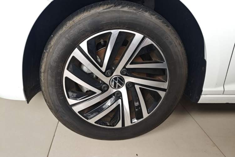 Used Volkswagen Lavida 2024 300TSI DSG Starry Sky Leading Edition Left Front Wheel Hub