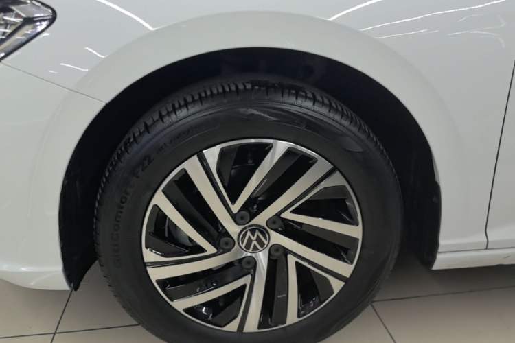 Used Volkswagen Lavida 2024 1.5L Automatic Starry Sky 5 Million Edition Left Front Wheel Hub