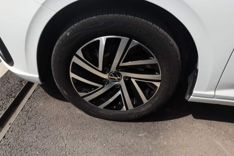 Used Volkswagen Lavida 2024 300TSI DSG Starry Sky Leading Edition Left Front Wheel Hub