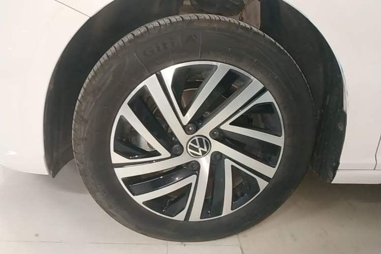 Used Volkswagen Lavida 2024 1.5L Automatic Starry Sky 5 Million Edition Left Front Wheel Hub