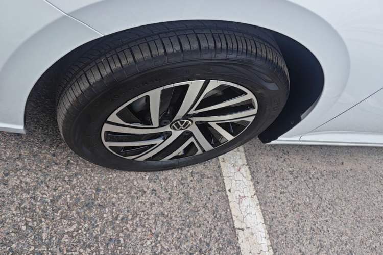 Used Volkswagen Lavida 2024 300TSI DSG Starry Sky Leading Edition Left Front Wheel Hub