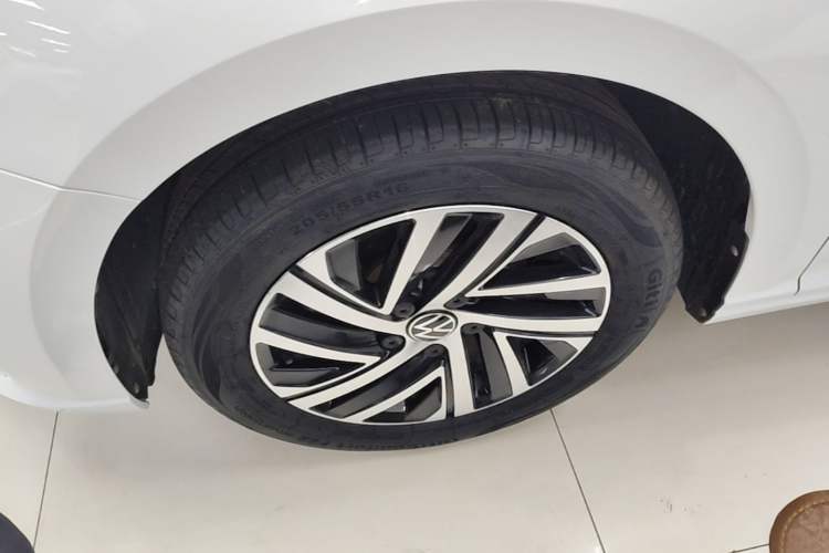 Used Volkswagen Lavida 2024 1.5L Automatic 5 Million Edition Left Front Wheel Hub