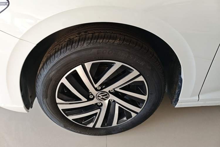 Used Volkswagen Lavida 2024 1.5L Automatic Starry Sky 5 Million Edition Left Front Wheel Hub