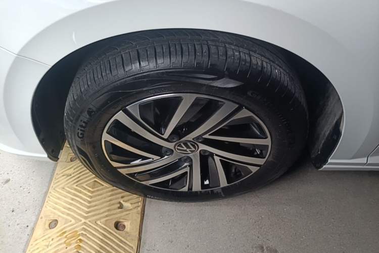 Used Volkswagen Lavida 2024 1.5L Automatic Starry Sky 5 Million Edition Left Front Wheel Hub