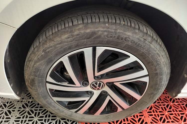 Used Volkswagen Lavida 2024 1.5L Automatic Starry Sky 5 Million Edition Left Front Wheel Hub