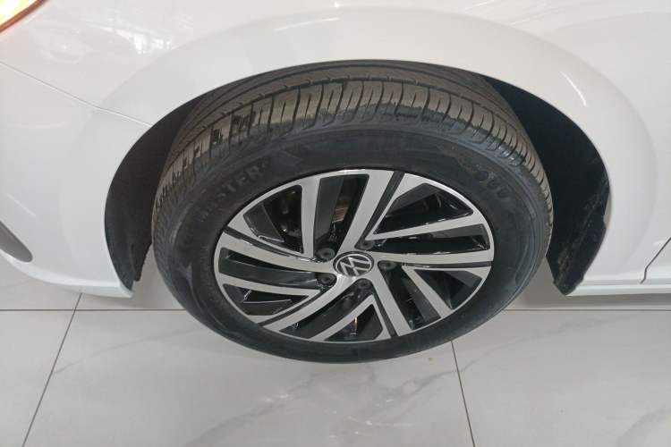 Used Volkswagen Lavida 2024 1.5L Automatic Starry Sky 5 Million Edition Left Front Wheel Hub