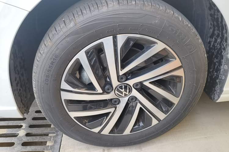 Used Volkswagen Lavida 2024 300TSI DSG Starry Sky Leading Edition Left Front Wheel Hub