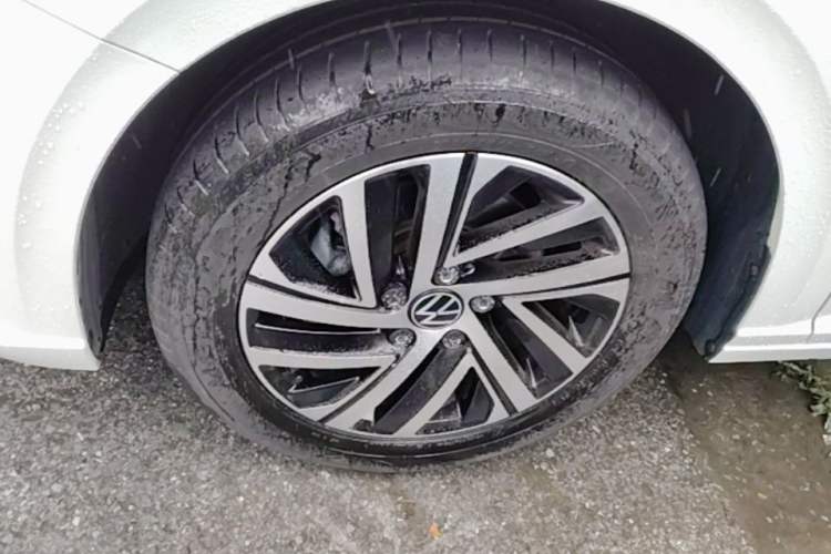 Used Volkswagen Lavida 2024 300TSI DSG Starry Sky Leading Edition Left Front Wheel Hub