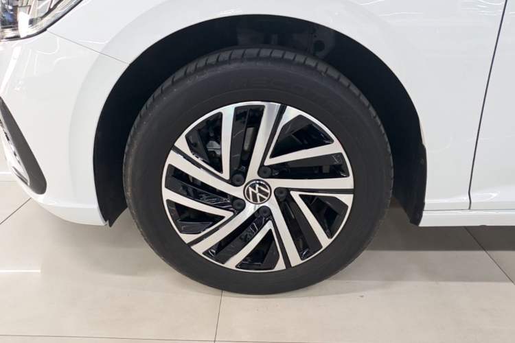 Used Volkswagen Lavida 2024 300TSI DSG Starry Sky Leading Edition Left Front Wheel Hub