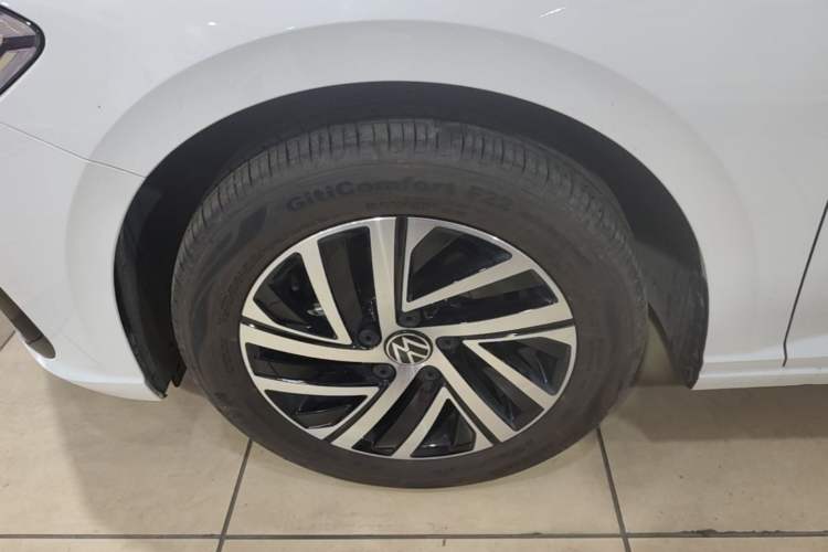 Used Volkswagen Lavida 2024 1.5L Automatic Starry Sky 5 Million Edition Left Front Wheel Hub
