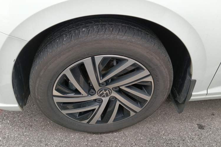 Used Volkswagen Lavida 2024 1.5L Automatic Starry Sky 5 Million Edition Left Front Wheel Hub