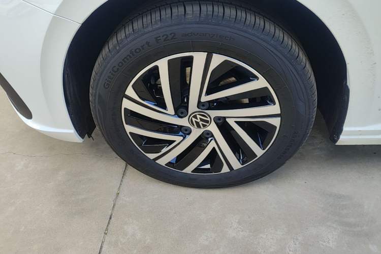 Used Volkswagen Lavida 2024 300TSI DSG Starry Sky Leading Edition Left Front Wheel Hub