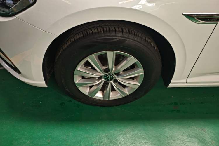 Used Volkswagen Lavida 2024 1.5L Automatic DeYi Edition Left Front Wheel Hub