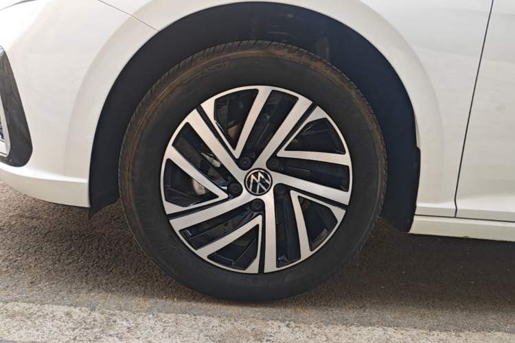 Used Volkswagen Lavida 2024 1.5L Automatic Starry Sky 5 Million Edition Left Front Wheel Hub