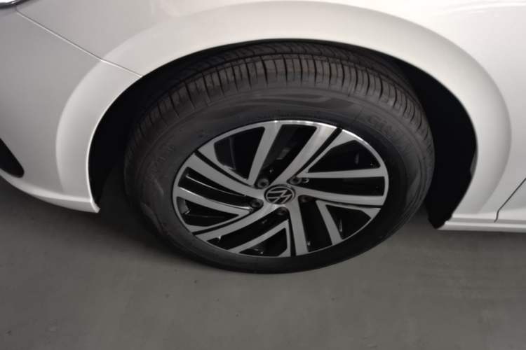 Used Volkswagen Lavida 2024 1.5L Automatic Starry Sky 5 Million Edition Left Front Wheel Hub