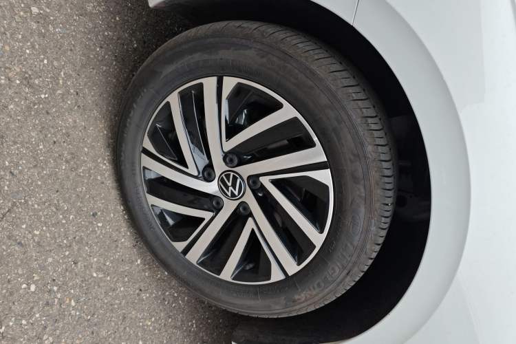Used Volkswagen Lavida 2024 1.5L Automatic Starry Sky 5 Million Edition Left Front Wheel Hub