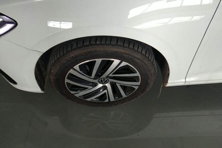 Used Volkswagen Lavida 2024 300TSI DSG Starry Sky Leading Edition Left Front Wheel Hub