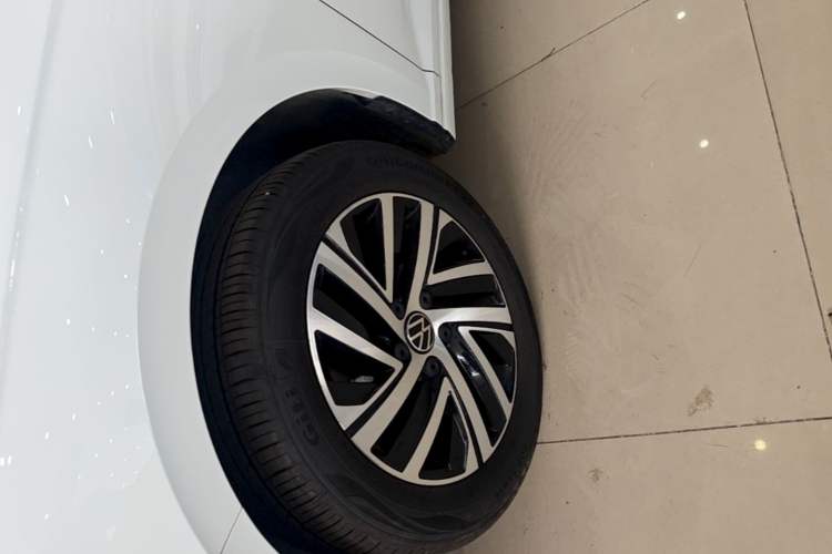 Used Volkswagen Lavida 2024 300TSI DSG Starry Sky Leading Edition Left Front Wheel Hub