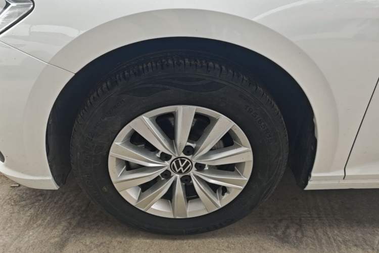 Used Volkswagen Lavida 2024 1.5L Automatic DeYi Edition Left Front Wheel Hub