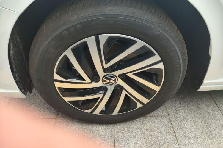 Used Volkswagen Lavida 2024 1.5L Automatic Starry Sky 5 Million Edition Left Front Wheel Hub