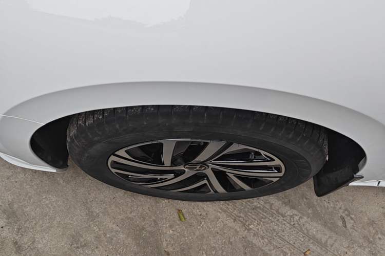 Used Volkswagen Lavida 2024 300TSI DSG Starry Sky Leading Edition Left Front Wheel Hub