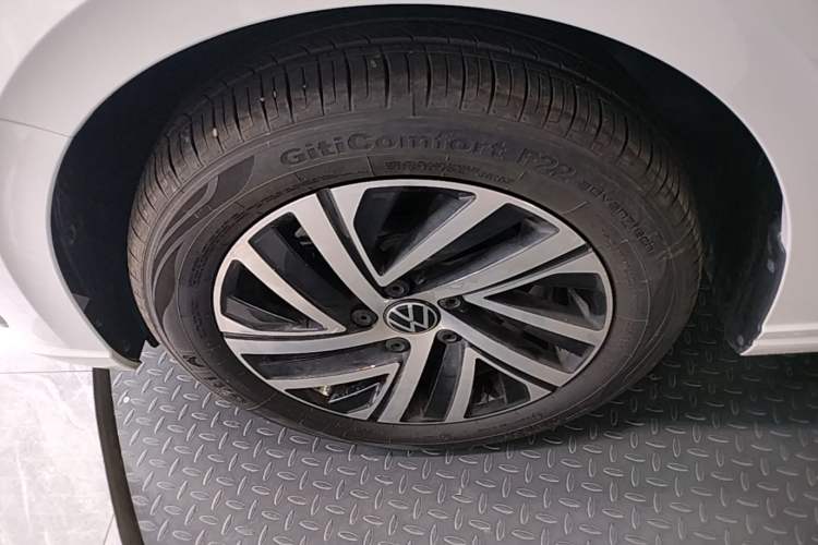Used Volkswagen Lavida 2024 300TSI DSG Starry Sky Leading Edition Left Front Wheel Hub