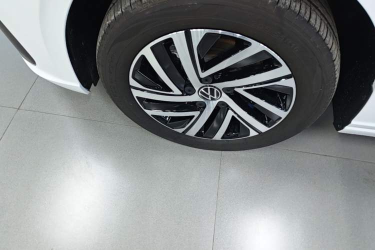 Used Volkswagen Lavida 2024 300TSI DSG Starry Sky Leading Edition Left Front Wheel Hub