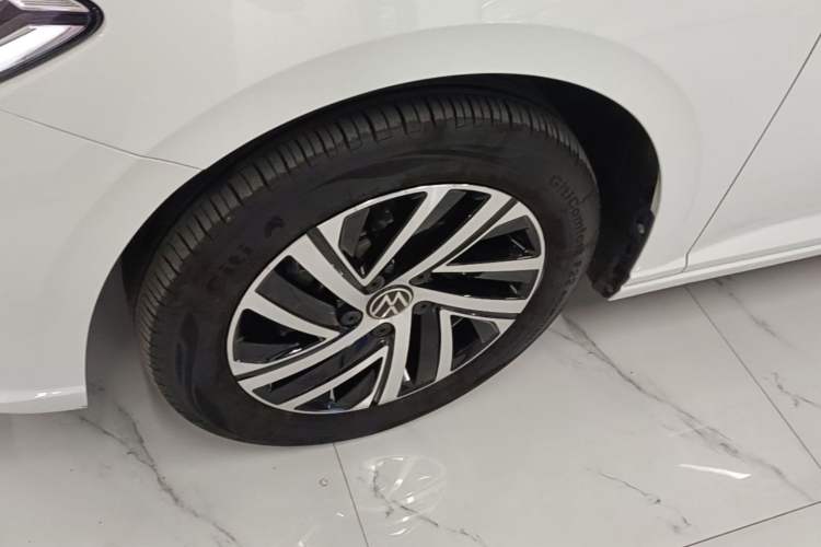 Used Volkswagen Lavida 2024 300TSI DSG Starry Sky Leading Edition Left Front Wheel Hub