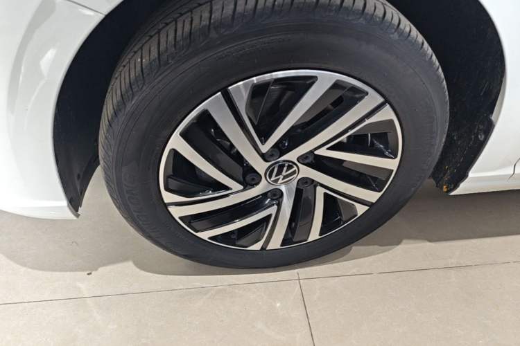 Used Volkswagen Lavida 2024 300TSI DSG Starry Sky Leading Edition Left Front Wheel Hub