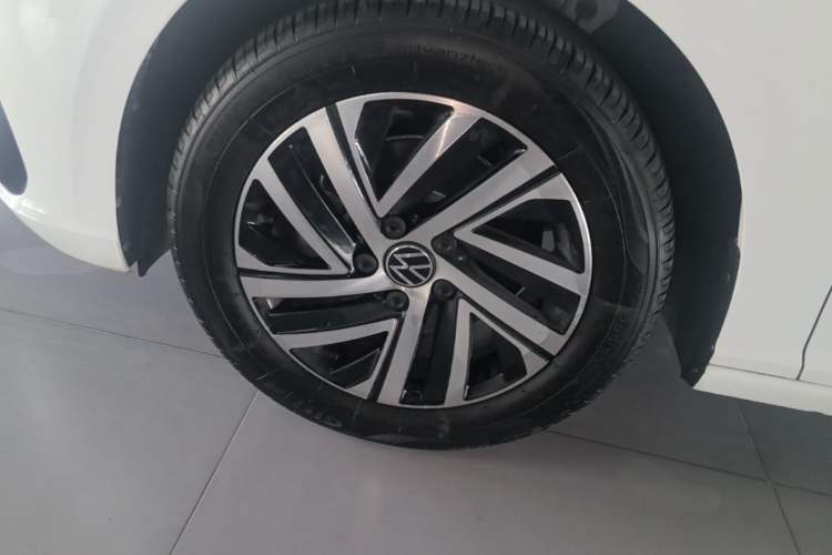 Used Volkswagen Lavida 2024 300TSI DSG Starry Sky Deluxe Edition Left Front Wheel Hub