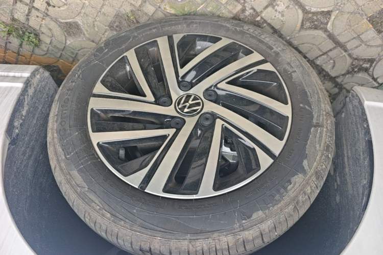 Used Volkswagen Lavida 2024 300TSI DSG Starry Sky Leading Edition Left Front Wheel Hub