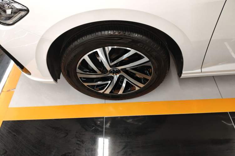 Used Volkswagen Lavida 2024 300TSI DSG Starry Sky Leading Edition Left Front Wheel Hub