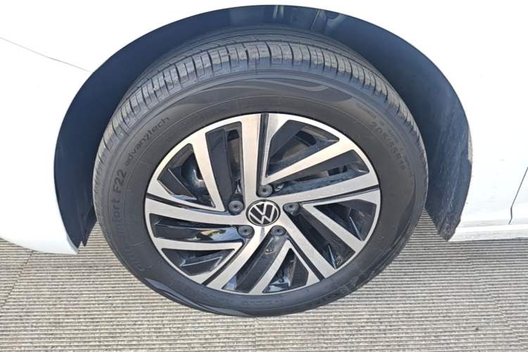 Used Volkswagen Lavida 2024 300TSI DSG Starry Sky Leading Edition Left Front Wheel Hub