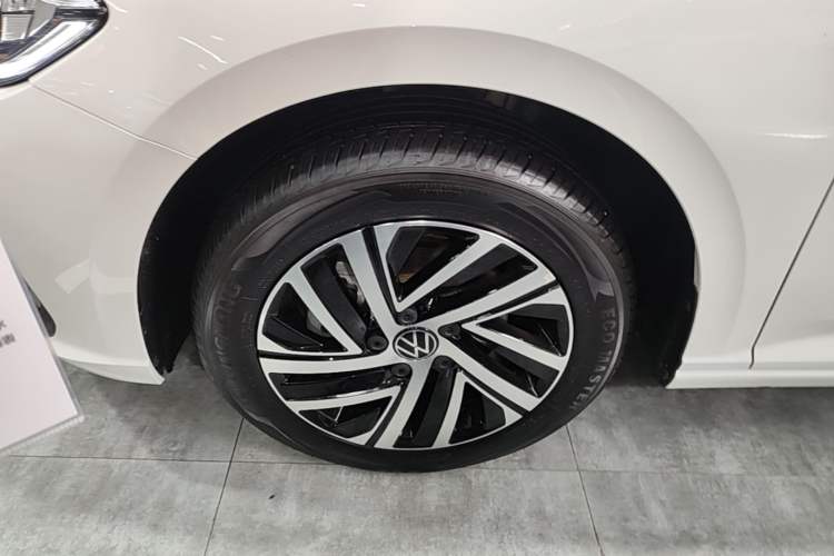 Used Volkswagen Lavida 2024 300TSI DSG Starry Sky Deluxe Edition Left Front Wheel Hub