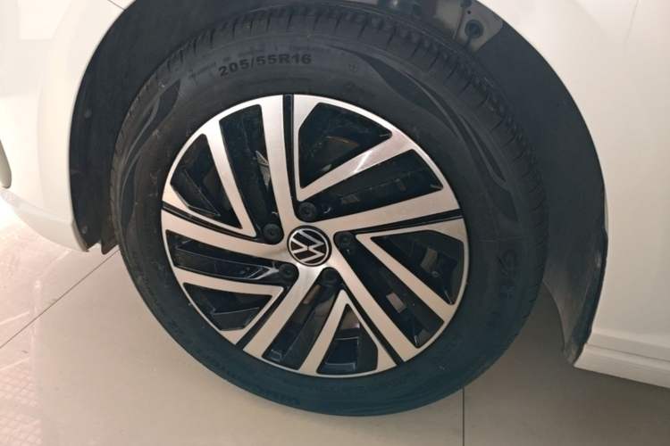 Used Volkswagen Lavida 2024 300TSI DSG Starry Sky Deluxe Edition Left Front Wheel Hub