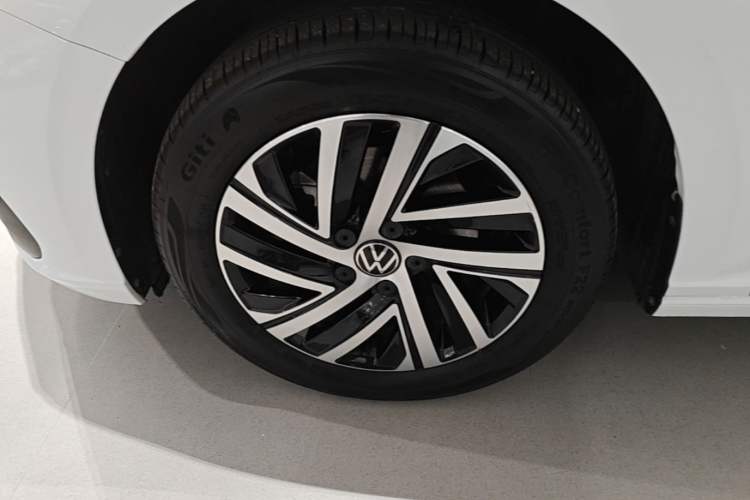 Used Volkswagen Lavida 2024 300TSI DSG Starry Sky Leading Edition Left Front Wheel Hub
