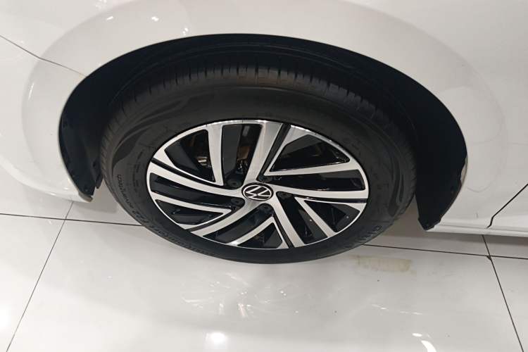 Used Volkswagen Lavida 2024 1.5L Automatic 5 Million Edition Left Front Wheel Hub