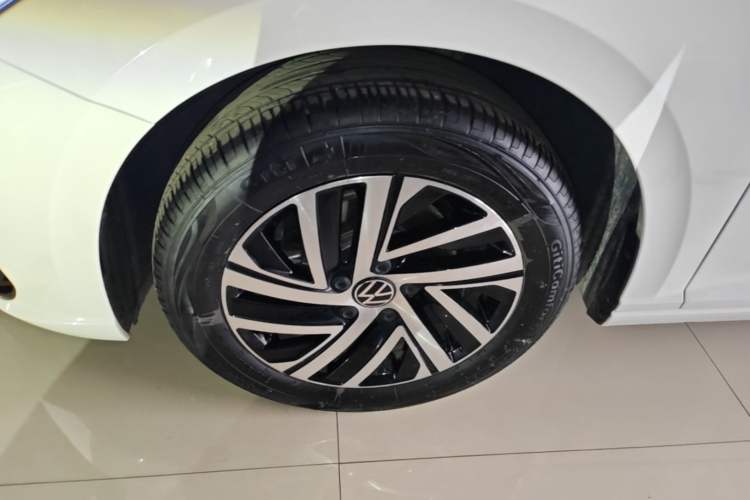 Used Volkswagen Lavida 2024 1.5L Automatic Starry Sky 5 Million Edition Left Front Wheel Hub