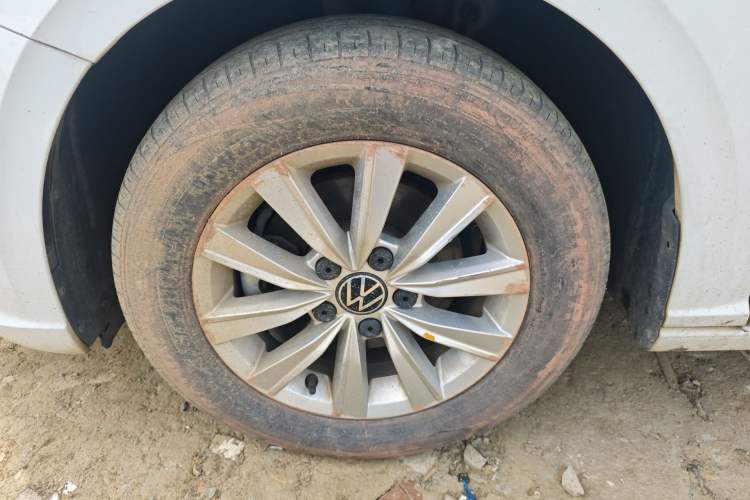 Used Volkswagen Lavida 2024 1.5L Automatic DeYi Edition Left Front Wheel Hub