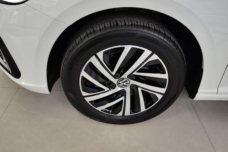 Used Volkswagen Lavida 2024 300TSI DSG Starry Sky Leading Edition Left Front Wheel Hub