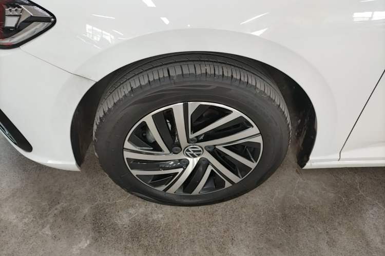 Used Volkswagen Lavida 2024 300TSI DSG Starry Sky Leading Edition Left Front Wheel Hub