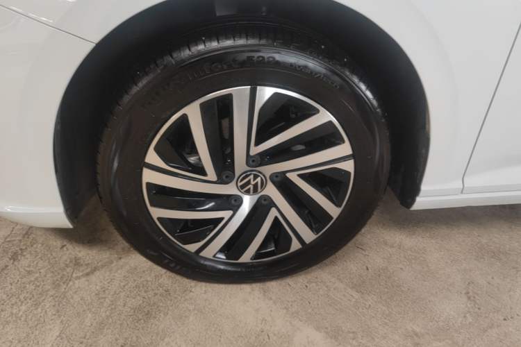 Used Volkswagen Lavida 2024 1.5L Automatic Starry Sky 5 Million Edition Left Front Wheel Hub