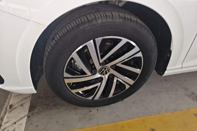 Used Volkswagen Lavida 2024 1.5L Automatic Starry Sky 5 Million Edition Left Front Wheel Hub