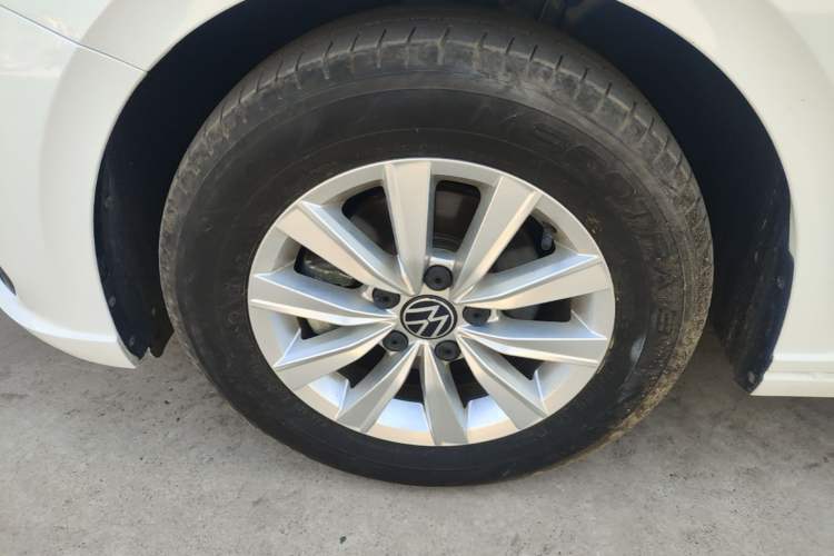 Used Volkswagen Lavida 2024 1.5L Automatic DeYi Edition Left Front Wheel Hub