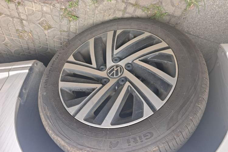 Used Volkswagen Lavida 2024 300TSI DSG Starry Sky Leading Edition Left Front Wheel Hub