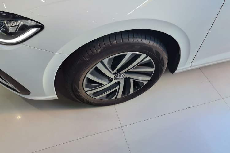 Used Volkswagen Lavida 2024 1.5L Automatic Starry Sky 5 Million Edition Left Front Wheel Hub
