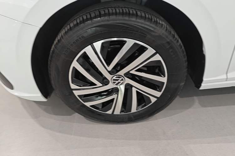 Used Volkswagen Lavida 2024 300TSI DSG Starry Sky Leading Edition Left Front Wheel Hub