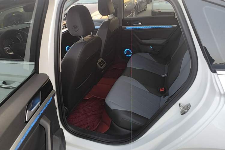 Used Volkswagen Lavida 2024 1.5L Automatic Starry Sky 5 Million Edition Left Rear Seat