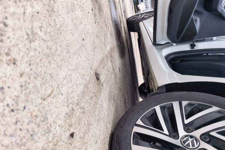 Used Volkswagen Lavida 2024 1.5L Automatic 5 Million Edition Left Side Sill
